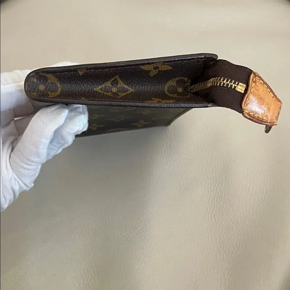 Louis Vuitton Canvas Pouch in Classic Monogram - Picture 6 of 10